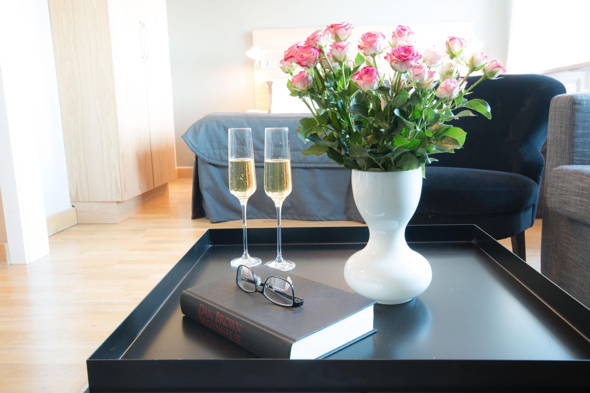 Hotell Aston カールスクルーナ エクステリア 写真